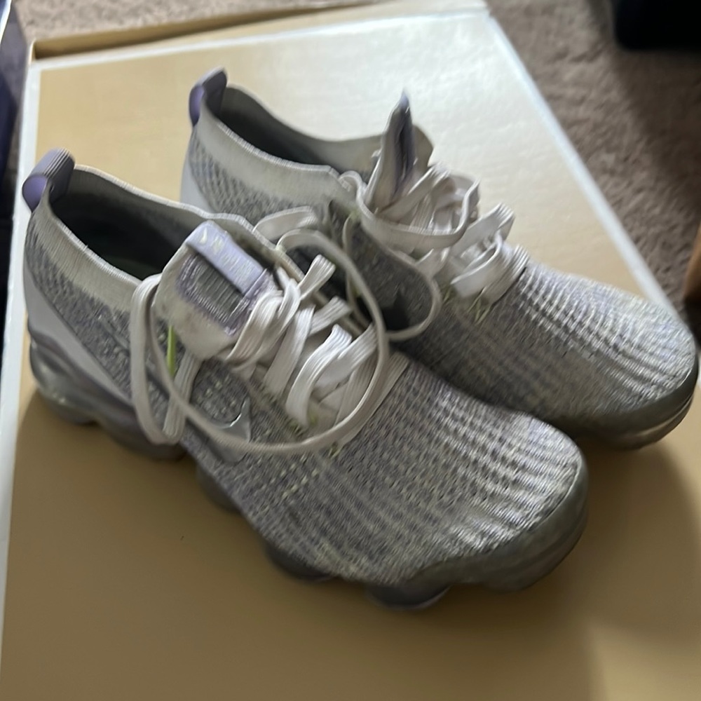 Nike tennis’ shoes